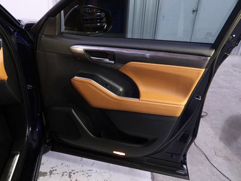 Used 2024 Toyota Highlander Platinum image 30