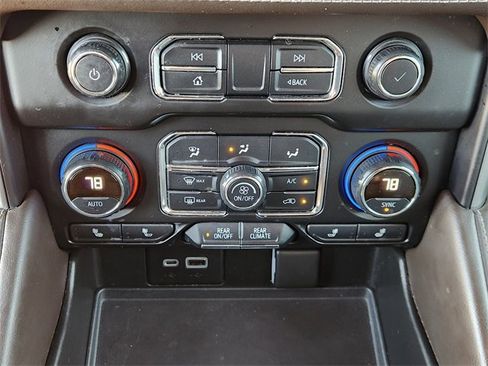 Used 2021 Chevrolet Tahoe Z71 w/ Z71 Signature Package image 18