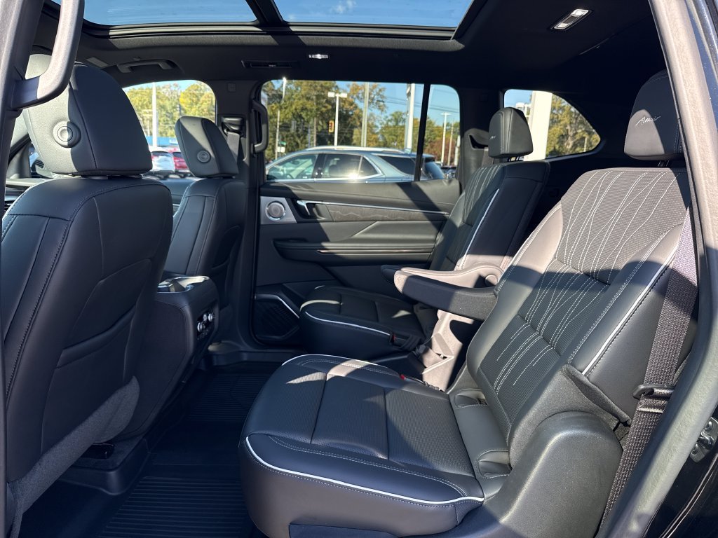Used 2025 Buick Enclave Avenir w/ Super Cruise Package AWD/4WD image 9