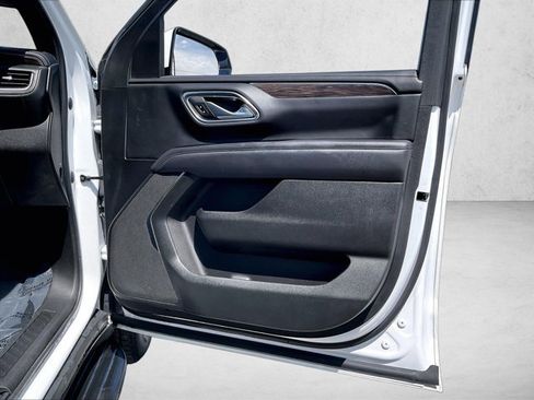 Used 2022 Chevrolet Suburban LS RWD image 19