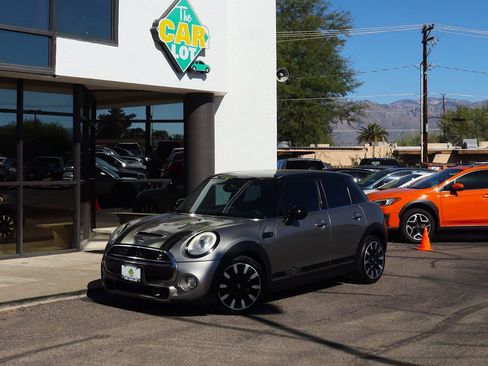 Used 2017 MINI Cooper S image 2