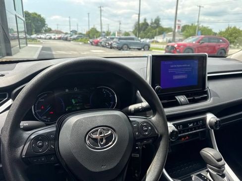 Used 2024 Toyota RAV4 LE AWD/4WD image 21