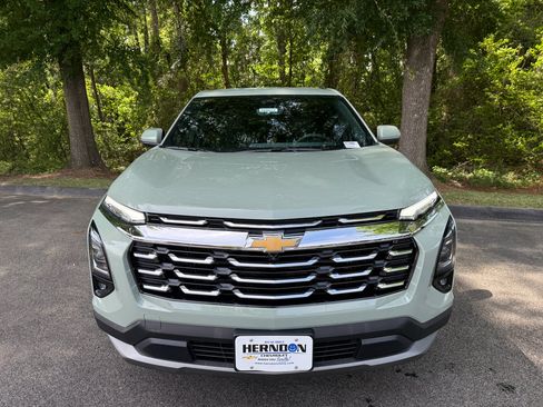 New 2026 Chevrolet Equinox LT w/ Convenience Package II AWD/4WD image 2