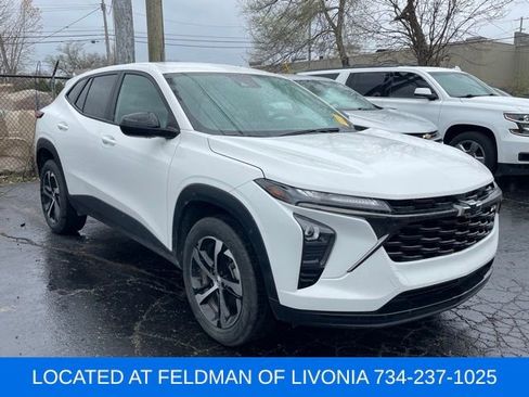 Certified 2024 Chevrolet Trax RS w/ Driver Confidence Package image 4