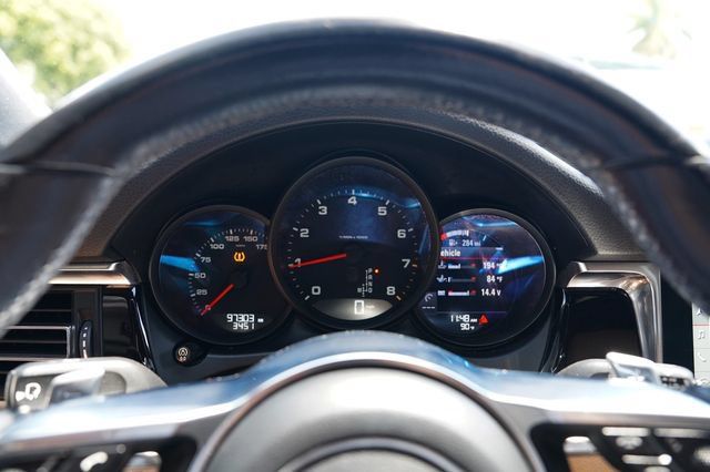 Used 2020 Porsche Macan AWD/4WD image 31