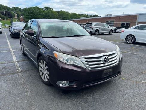 Used 2011 Toyota Avalon Limited FWD image 3