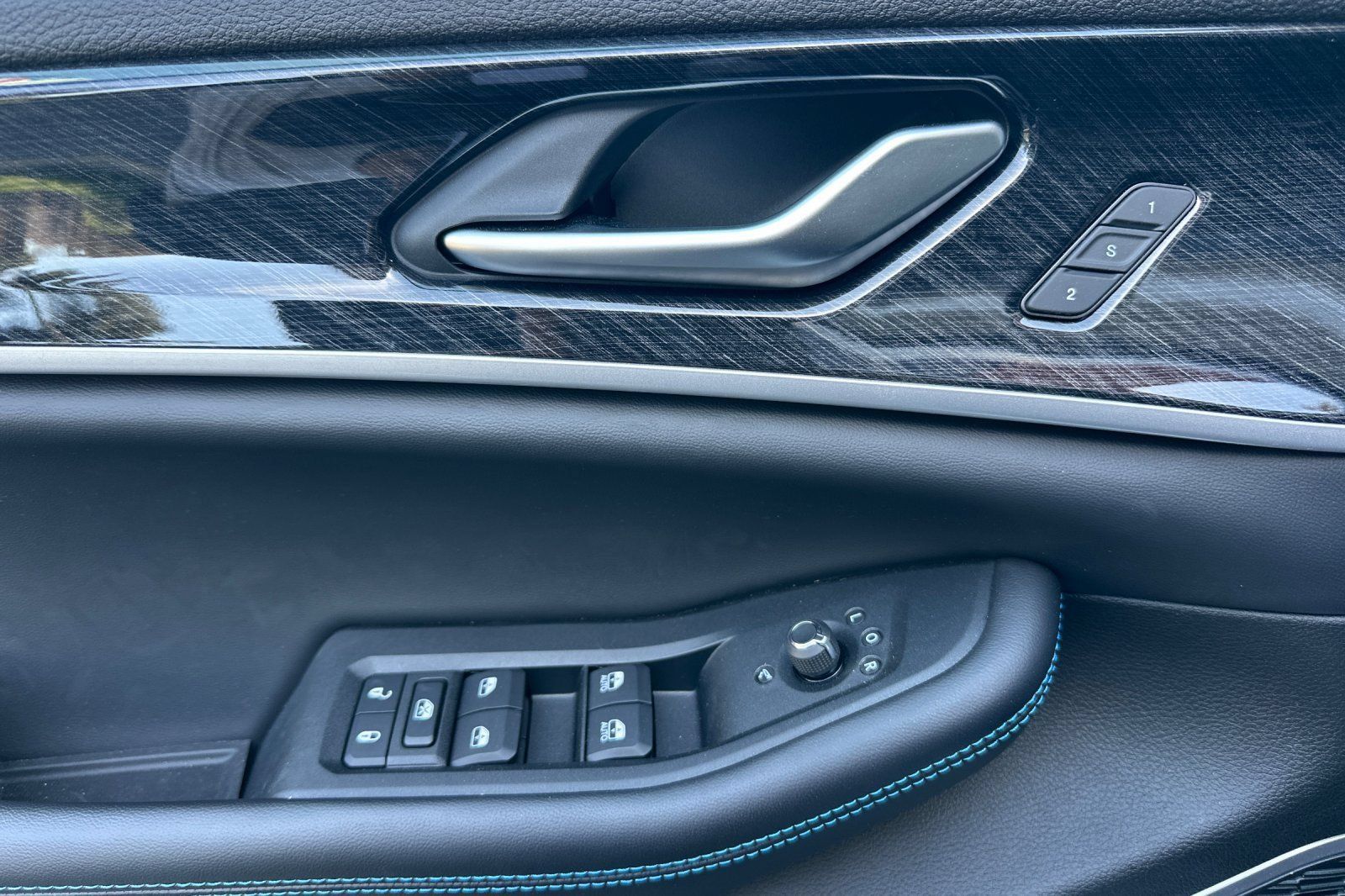New 2023 Jeep Grand Cherokee Trailhawk AWD/4WD image 10