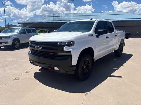 Used 2021 Chevrolet Silverado 1500 LT Trail Boss w/ Convenience Package II AWD/4WD image 2