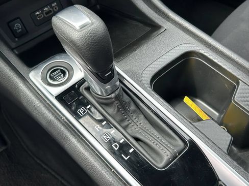 Used 2025 Nissan Sentra SV FWD image 16