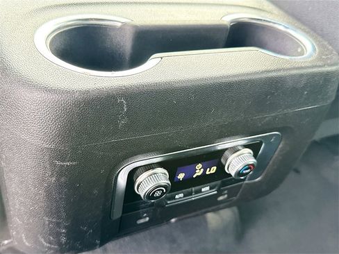 Used 2021 GMC Yukon XL SLT image 28