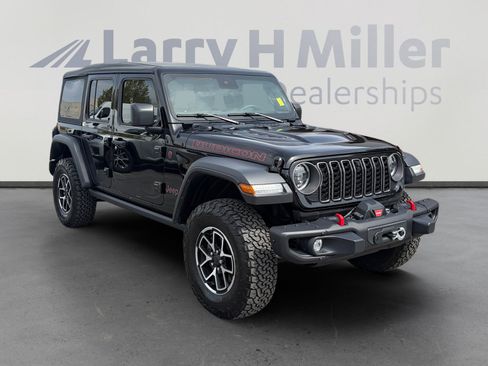 Used 2025 Jeep Wrangler Unlimited Rubicon w/ Steel Bumper Group image 7