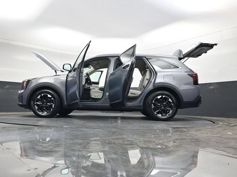 Used 2025 Kia Sorento S FWD image 40