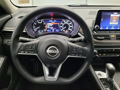 Used 2025 Nissan Altima 2.5 SV FWD image 22
