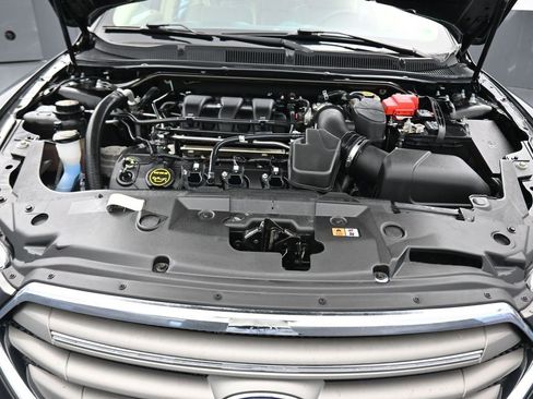 Used 2017 Ford Taurus SE image 43