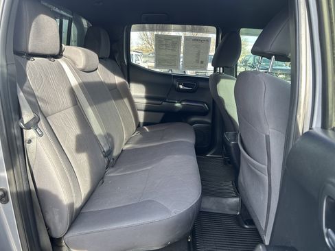 Used 2018 Toyota Tacoma TRD Off-Road image 10