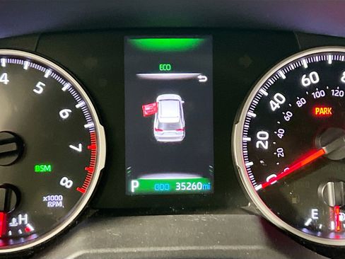 Used 2021 Toyota RAV4 XLE Premium image 23