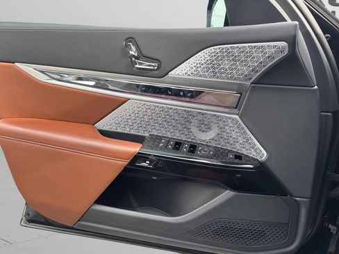 Used 2023 BMW 760i xDrive w/ Luxury Rear Seating Package image 33