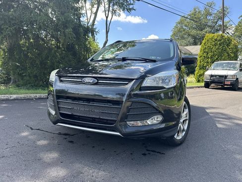 Used 2015 Ford Escape SE w/ Equipment Group 201A AWD/4WD image 2