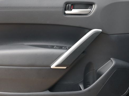 Used 2026 Toyota Corolla Cross XLE FWD image 24