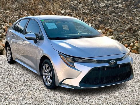 Used 2022 Toyota Corolla LE image 9