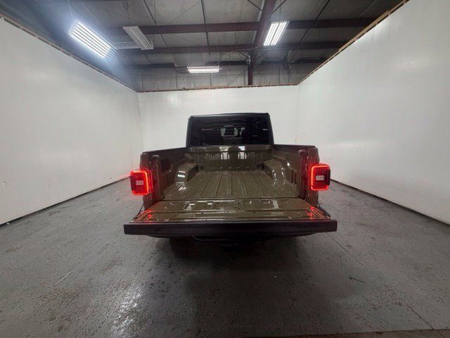 Used 2026 Jeep Gladiator Mojave AWD/4WD image 9