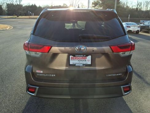 Used 2019 Toyota Highlander Limited Platinum image 11