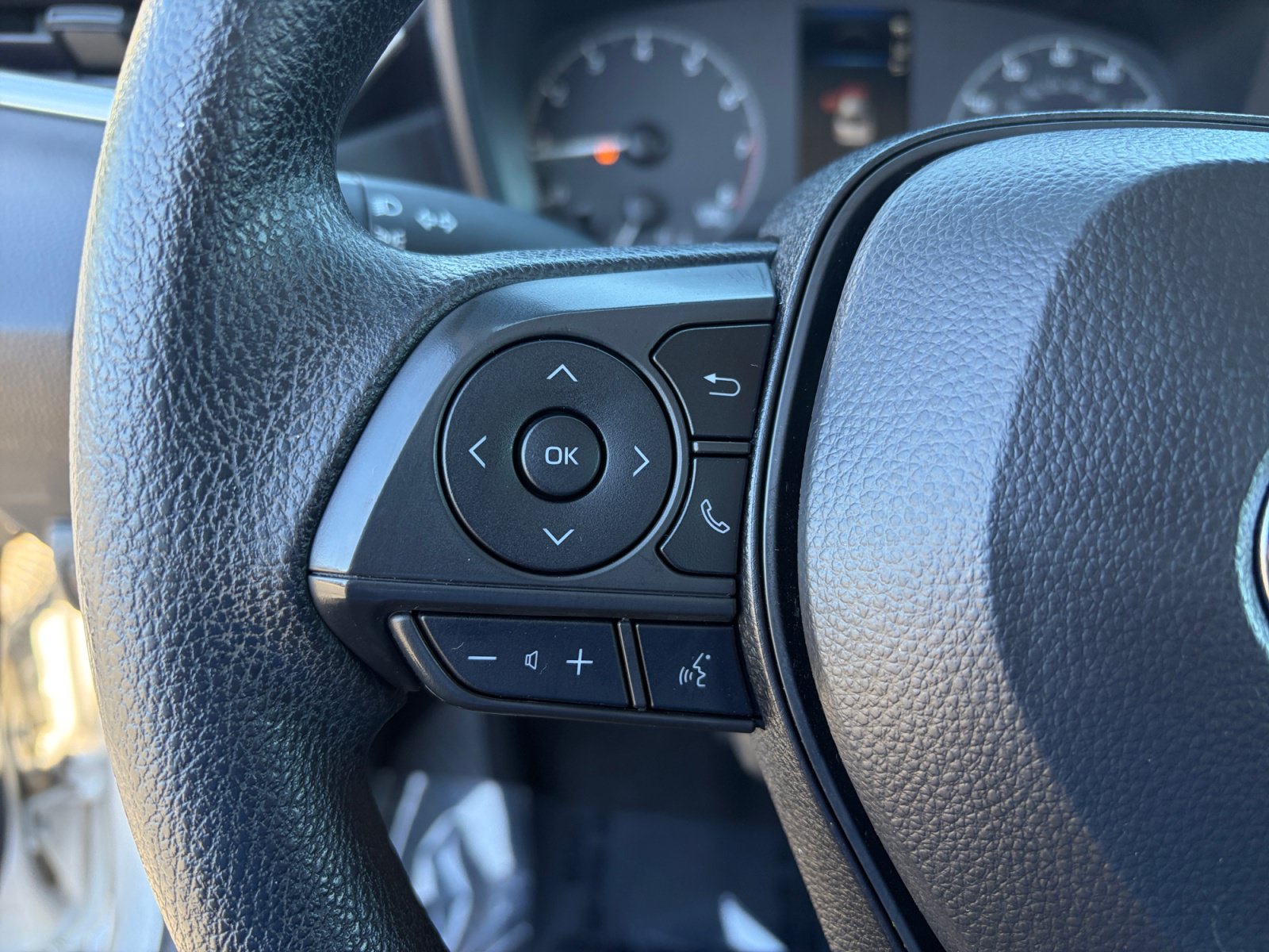 Used 2024 Toyota Corolla LE FWD image 14