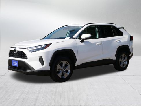 Used 2025 Toyota RAV4 XLE AWD/4WD image 3