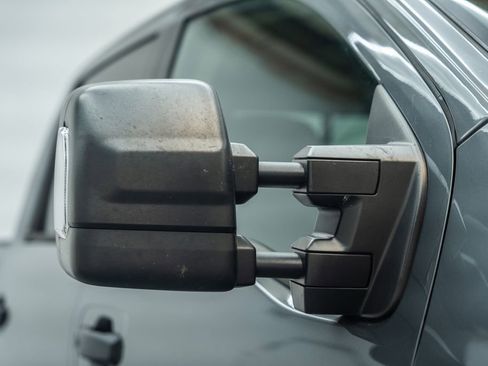 Used 2022 Nissan Titan SV w/ SV Convenience Package image 13