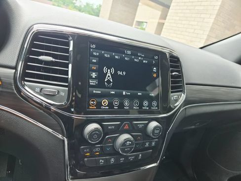 Used 2021 Jeep Grand Cherokee Limited AWD/4WD image 24