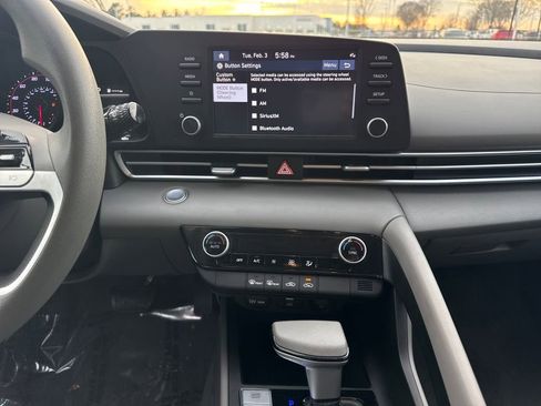 Used 2023 Hyundai Elantra SEL image 17