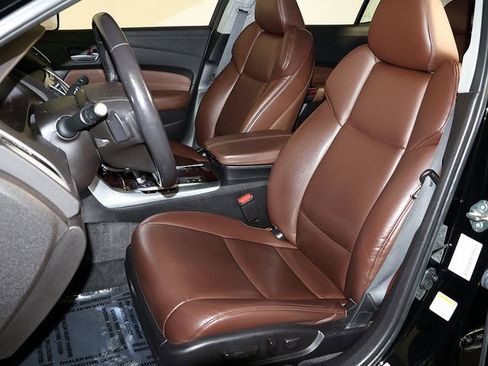 Used 2017 Acura TLX FWD image 4