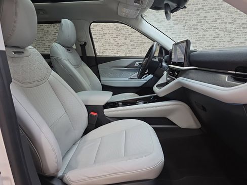 Used 2025 Ford Explorer Platinum w/ Ultimate Package image 10