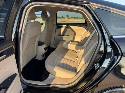 Used 2018 Ford Fusion SE w/ Fusion SE Technology Package FWD image 27