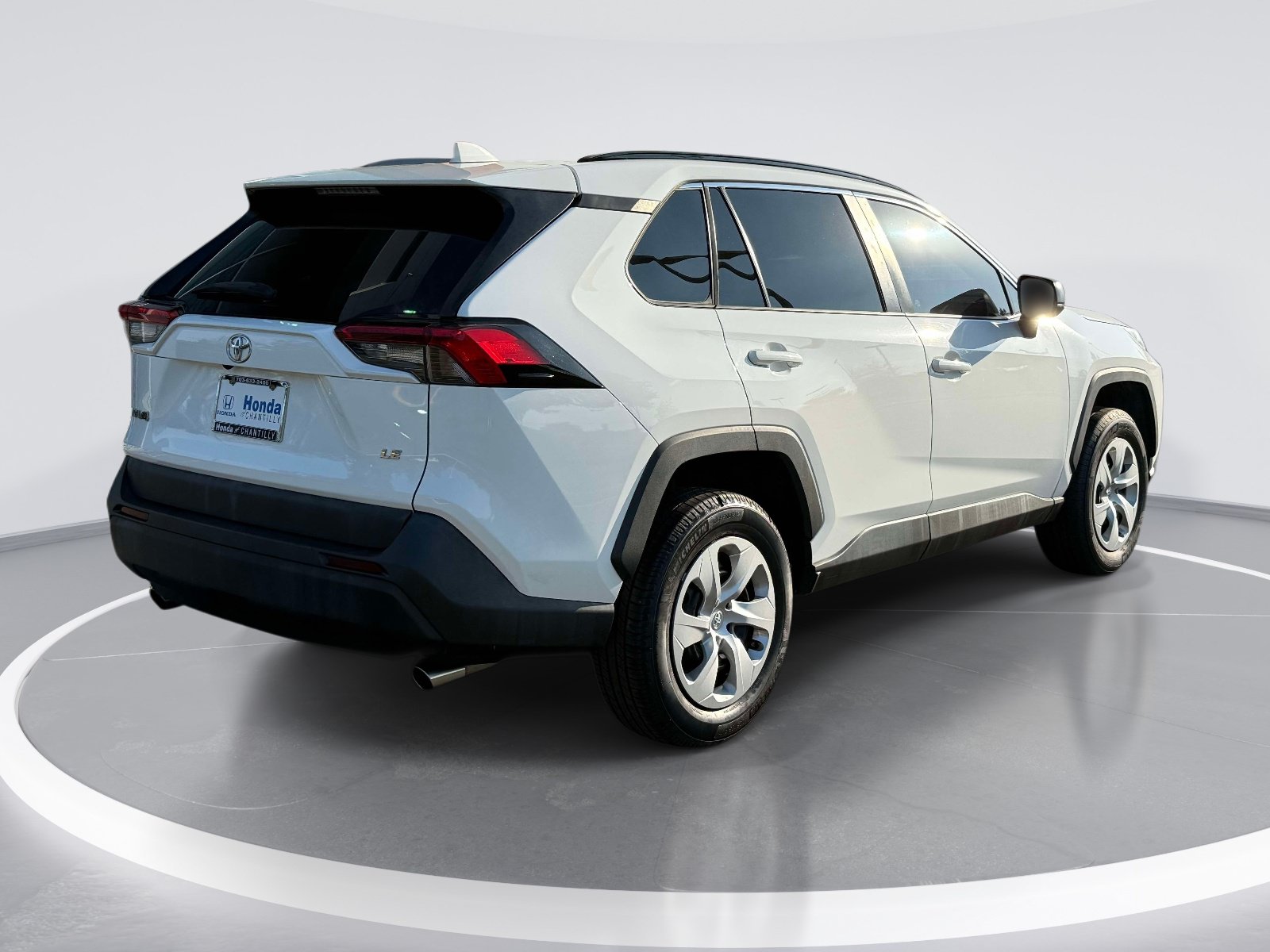 Used 2020 Toyota RAV4 LE FWD image 2