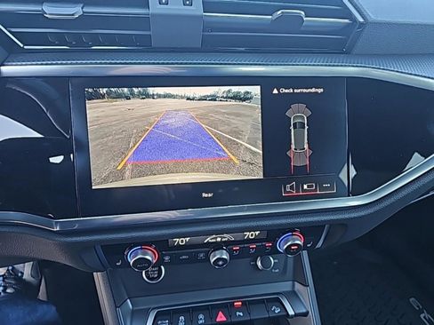 Used 2025 Audi Q3 2.0T Premium image 17