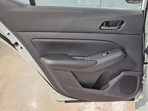 Used 2025 Nissan Altima 2.5 SV FWD image 32