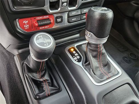 Used 2018 Jeep Wrangler Unlimited Rubicon image 16