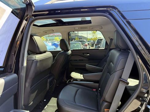 Certified 2025 Nissan Pathfinder SL w/ SL Premium Package image 10