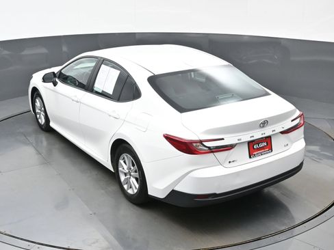 Used 2025 Toyota Camry SE image 36