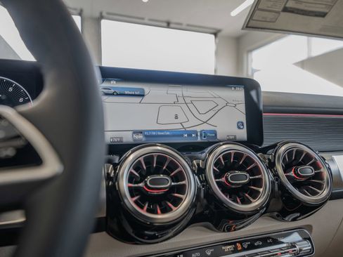 New 2026 Mercedes-Benz GLB 250 4MATIC image 33