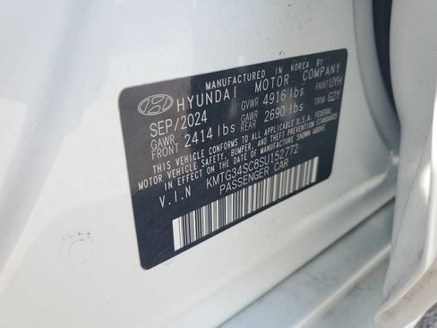 Used 2025 Genesis G70 2.5T AWD/4WD image 23