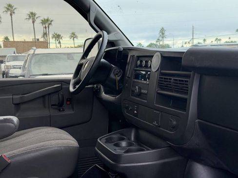 Used 2017 Chevrolet Express 2500 image 28