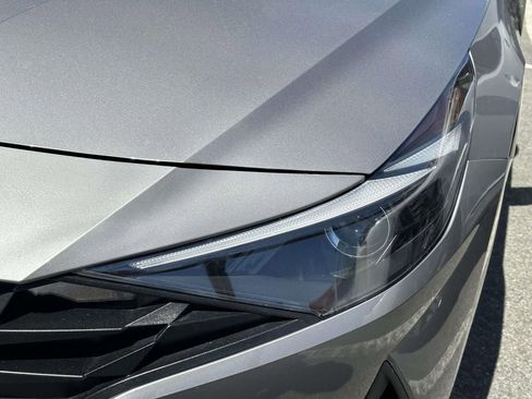 Used 2022 Hyundai Elantra SEL FWD image 7