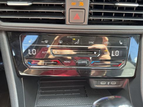Used 2025 Volkswagen Jetta SE FWD image 19