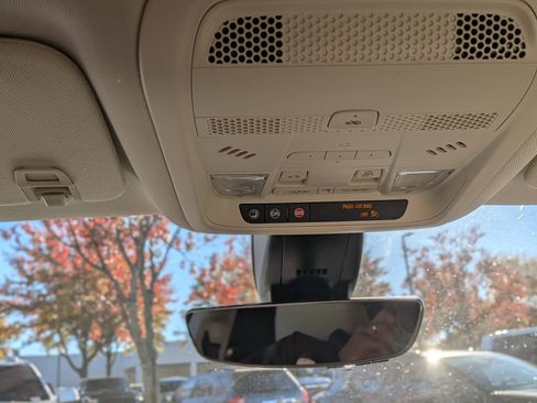 Used 2022 Cadillac XT6 Premium Luxury w/ Technology Package image 28