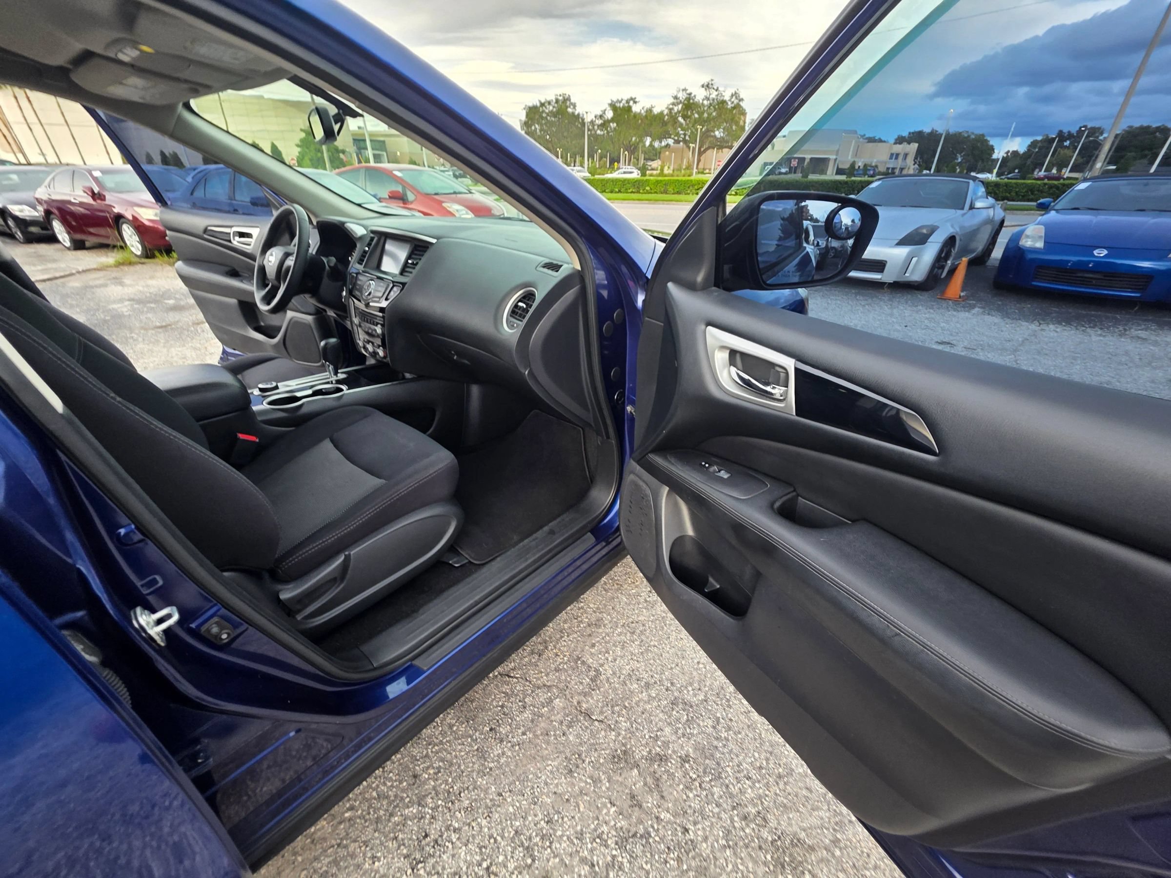 Used 2018 Nissan Pathfinder SV AWD/4WD image 21