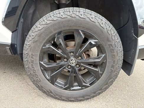 Used 2022 Toyota RAV4 XSE AWD/4WD image 20