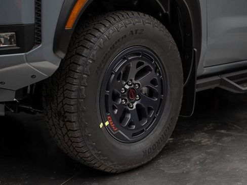 Used 2025 Nissan Frontier PRO-4X w/ Pro Convenience Package image 8