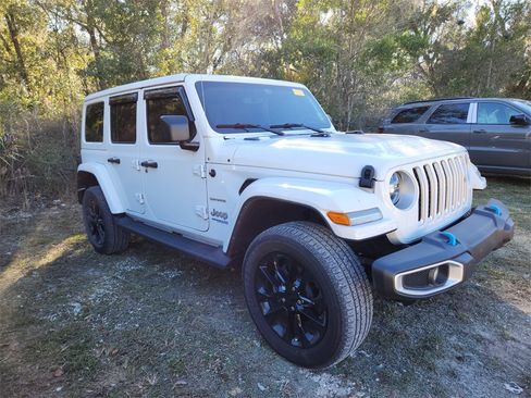 Used 2022 Jeep Wrangler Unlimited Sahara image 7